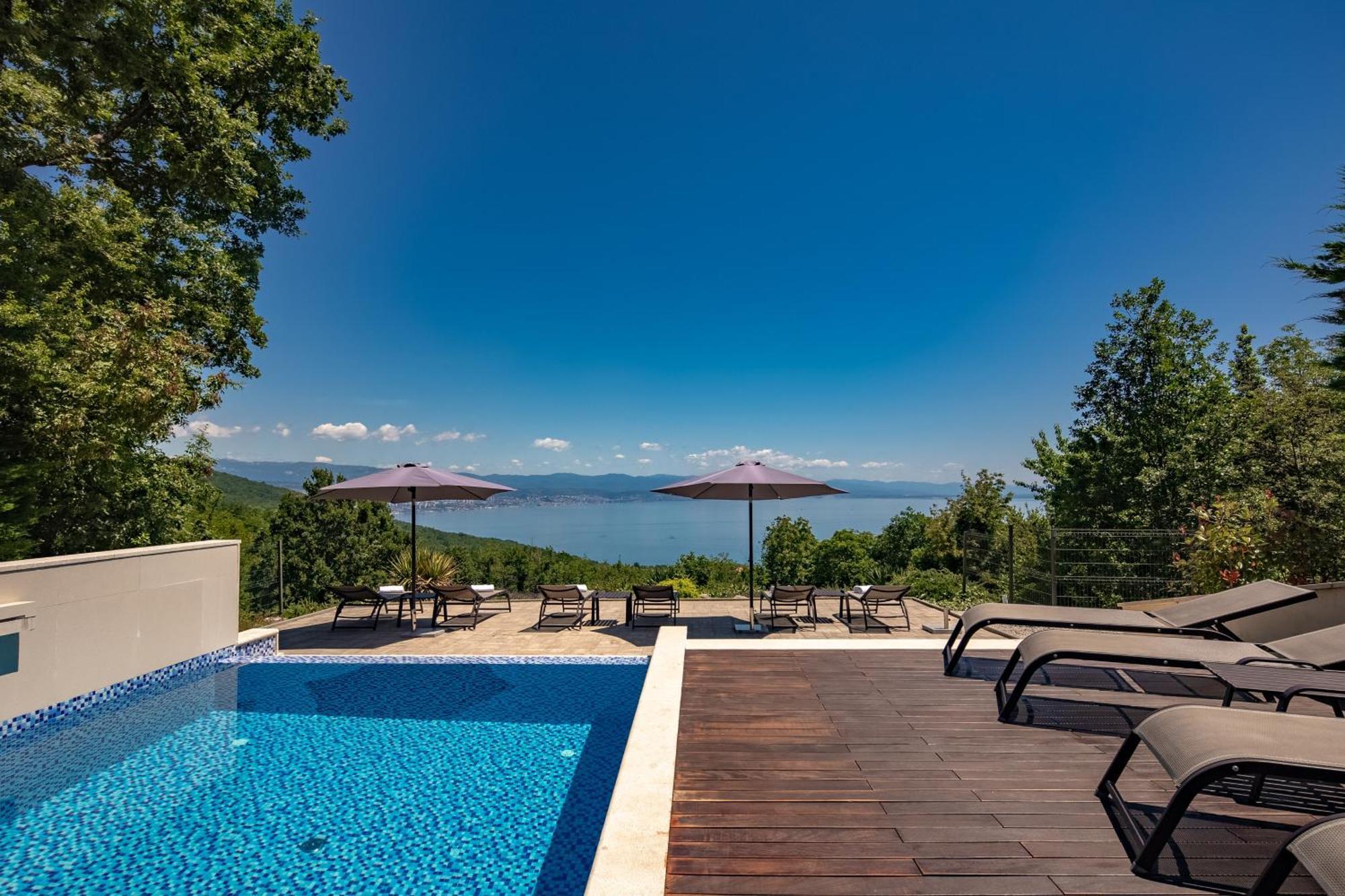 Villa Altavista - Seaview & Relax With Heated Pool & Minigolf Opatija Extérieur photo