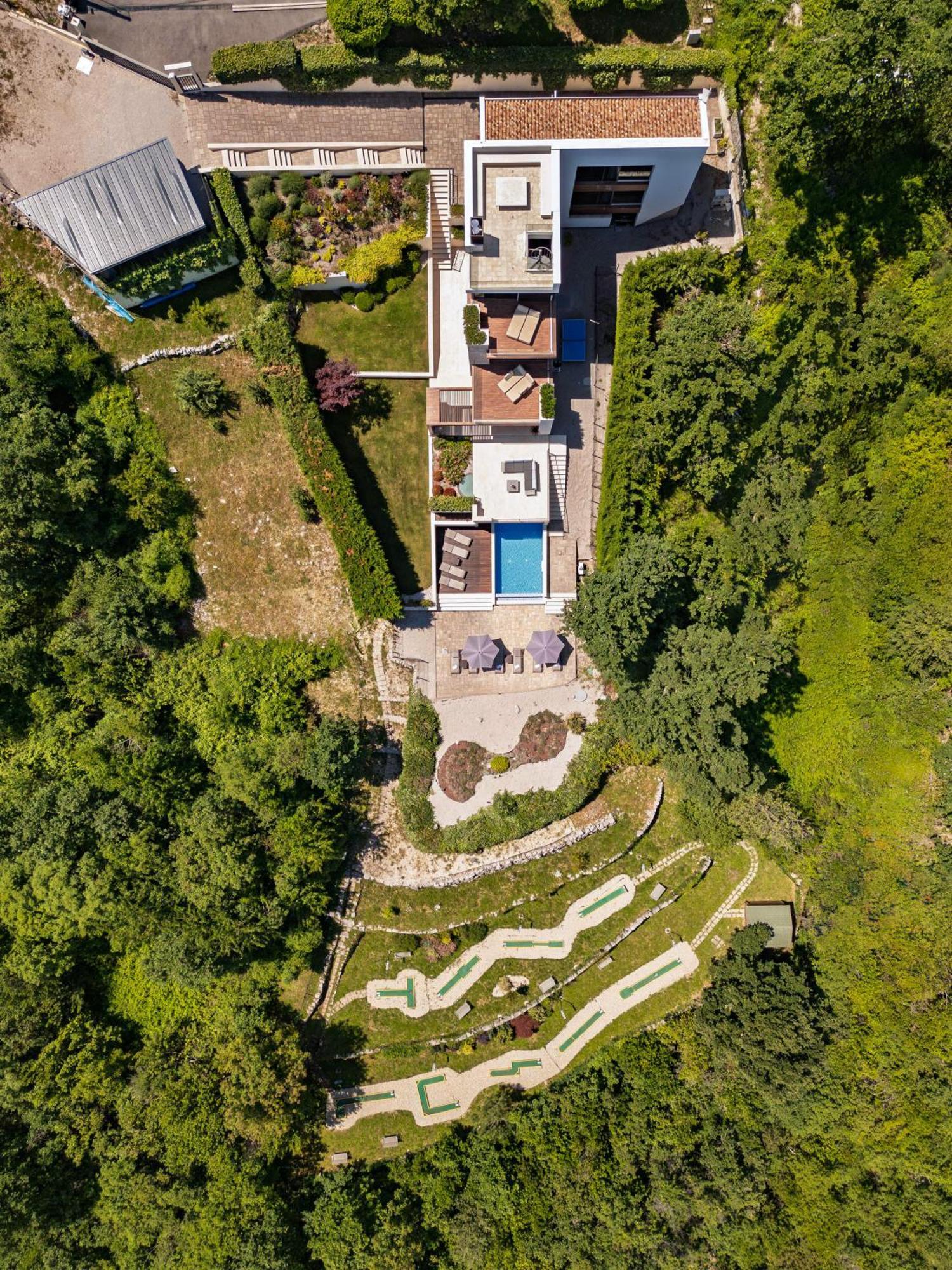 Villa Altavista - Seaview & Relax With Heated Pool & Minigolf Opatija Extérieur photo