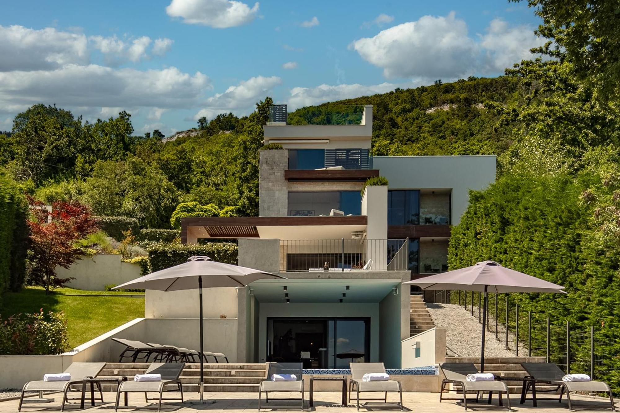 Villa Altavista - Seaview & Relax With Heated Pool & Minigolf Opatija Extérieur photo
