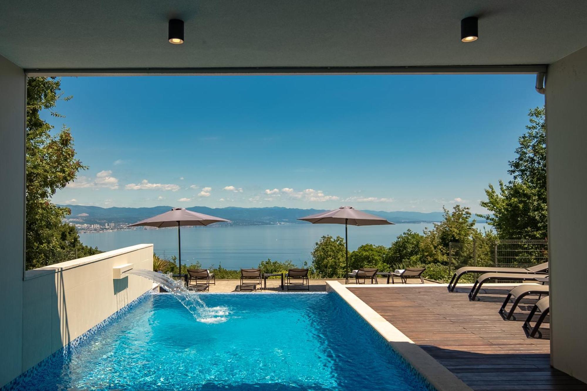 Villa Altavista - Seaview & Relax With Heated Pool & Minigolf Opatija Extérieur photo