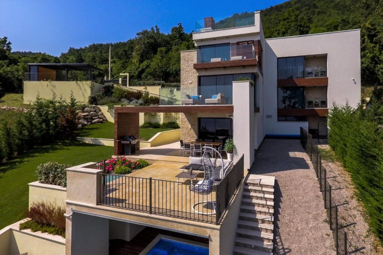 Villa Altavista - Seaview & Relax With Heated Pool & Minigolf Opatija Extérieur photo
