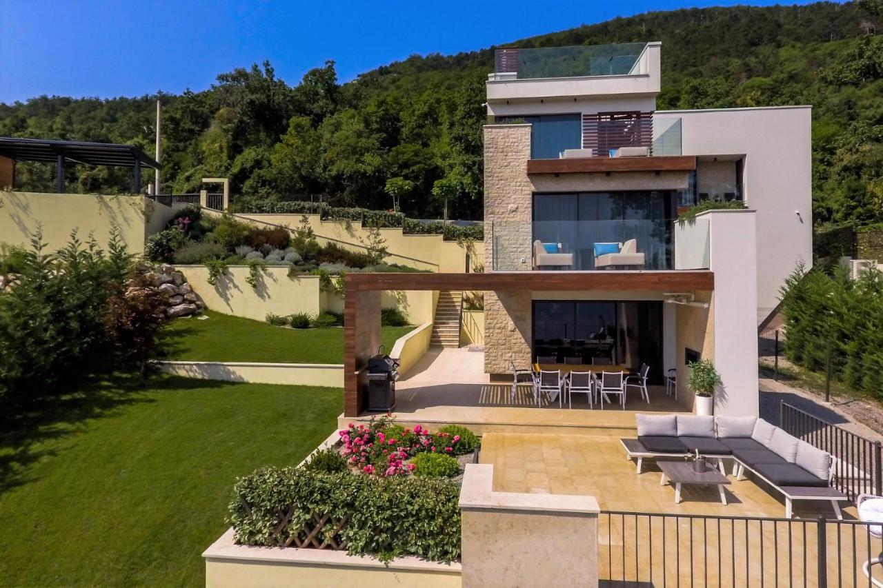 Villa Altavista - Seaview & Relax With Heated Pool & Minigolf Opatija Extérieur photo